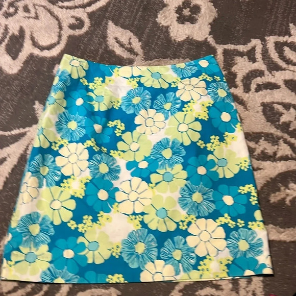 Lily Pulitzer floral mini skirt. Lined.  Excellent condition. - Picture 1 of 4